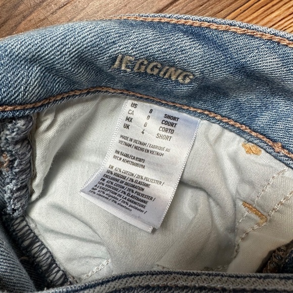 American Eagle Lightwash Jeggings - Picture 3 of 7